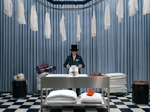 HERMES: MYSTERY AT THE GROOMS