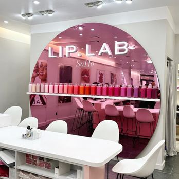 Lip Lab:Gloss To Go Experience